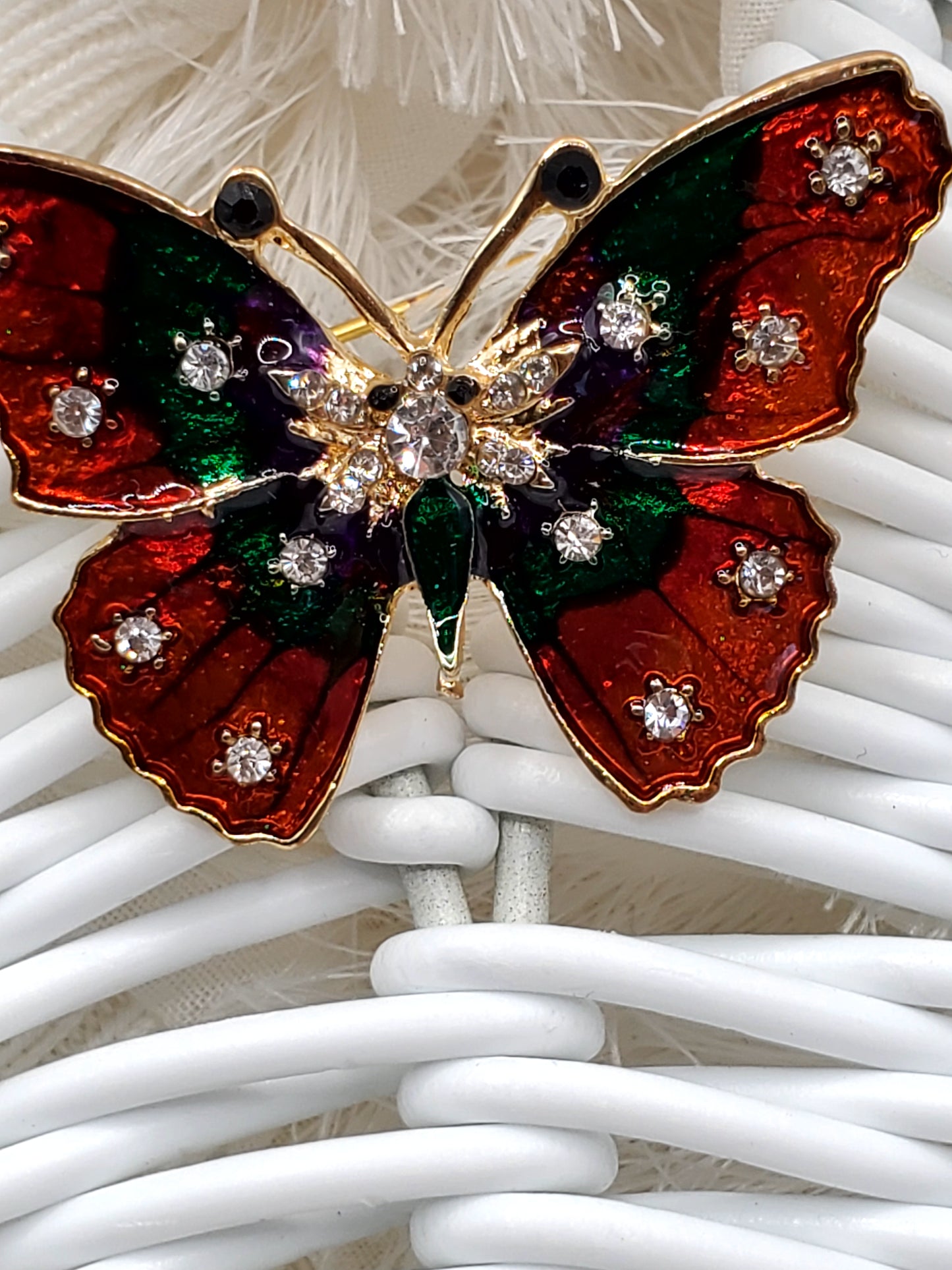 Flutter holiday brooch