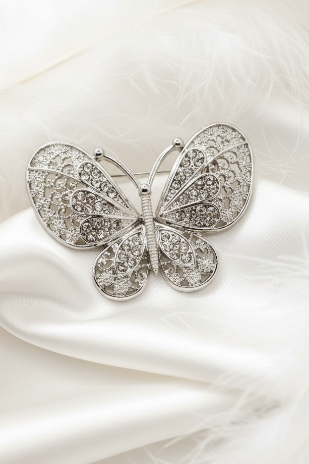 FLUTTERING BROOCH