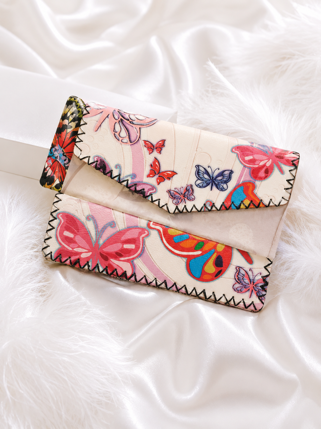 FLUTTER ALL OVER CROSSBODY CLUTCH