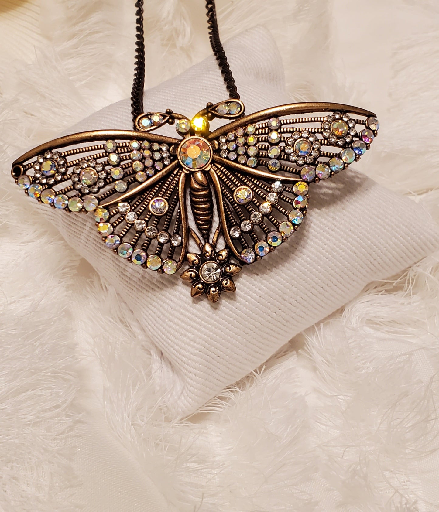 SPREADING LOVE NECKLACE