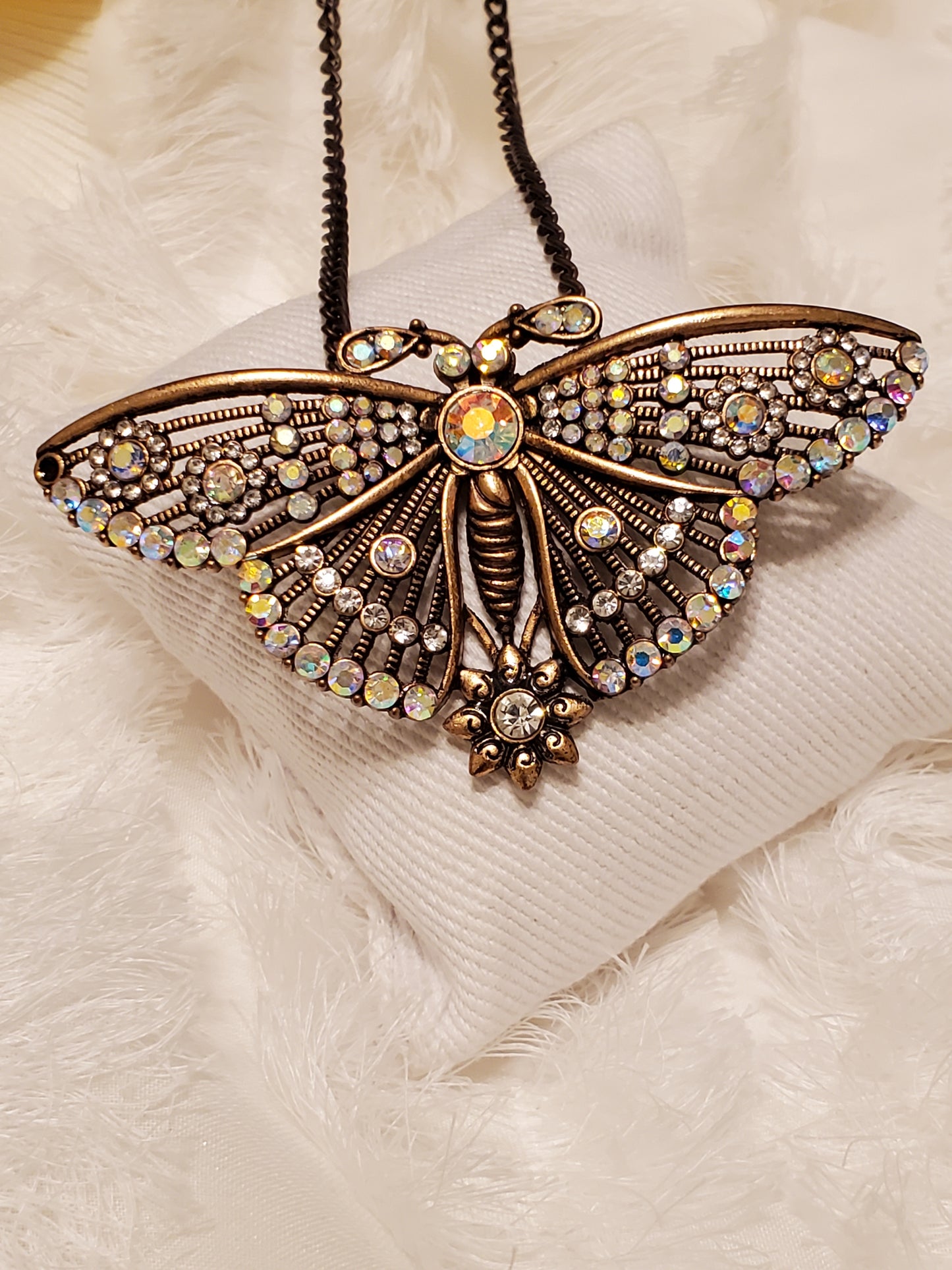 SPREADING LOVE NECKLACE